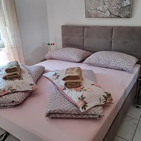 Lea Apartment *
